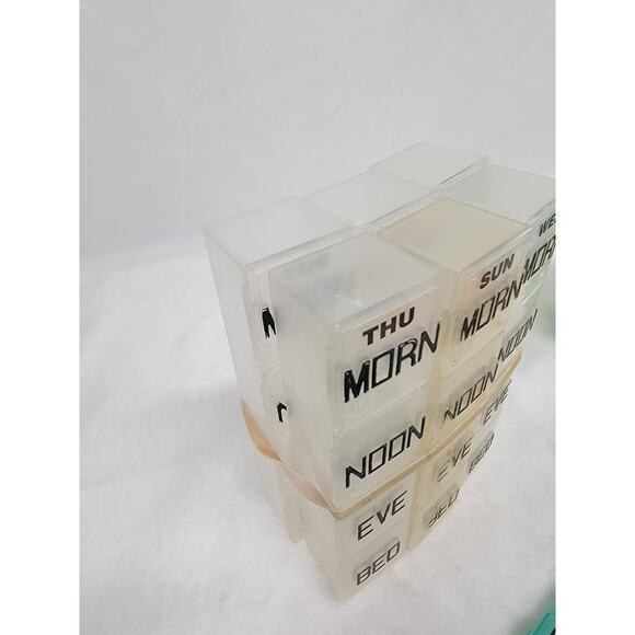 Lot of 16 gently used Pill Sorter containers - Picture 4 of 9